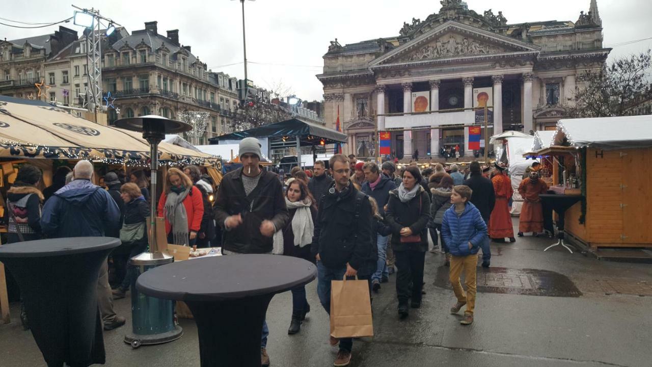 Les Pieds A La Grande Place Brussels Luaran gambar